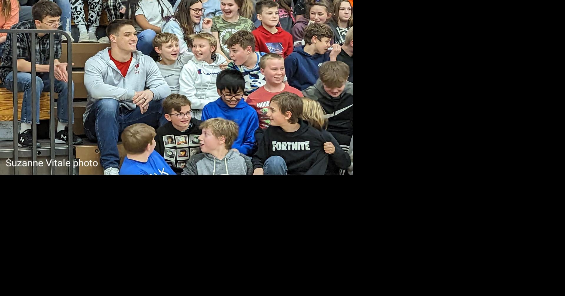 Superbowl champ Leo Chenal visits Grantsburg school district, buys everyone pizza Wisconsin