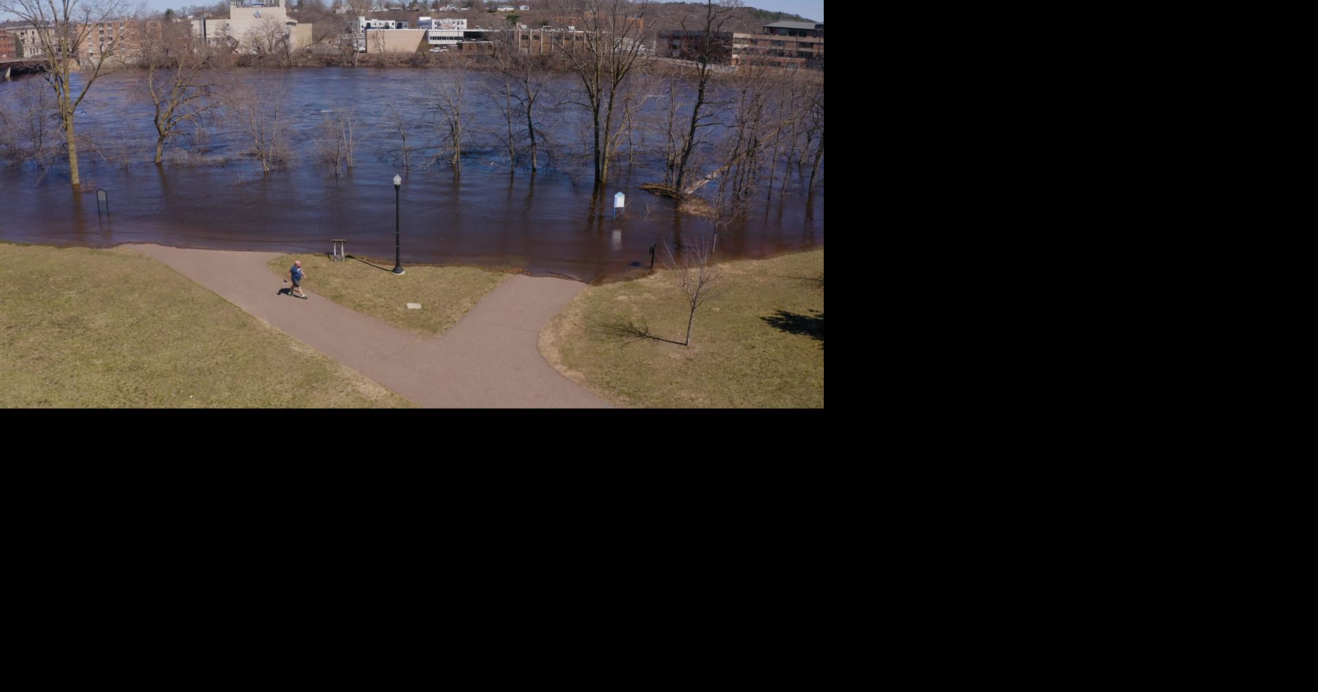 Slideshow Chippewa River floods into Eau Claire, Chippewa Falls parks