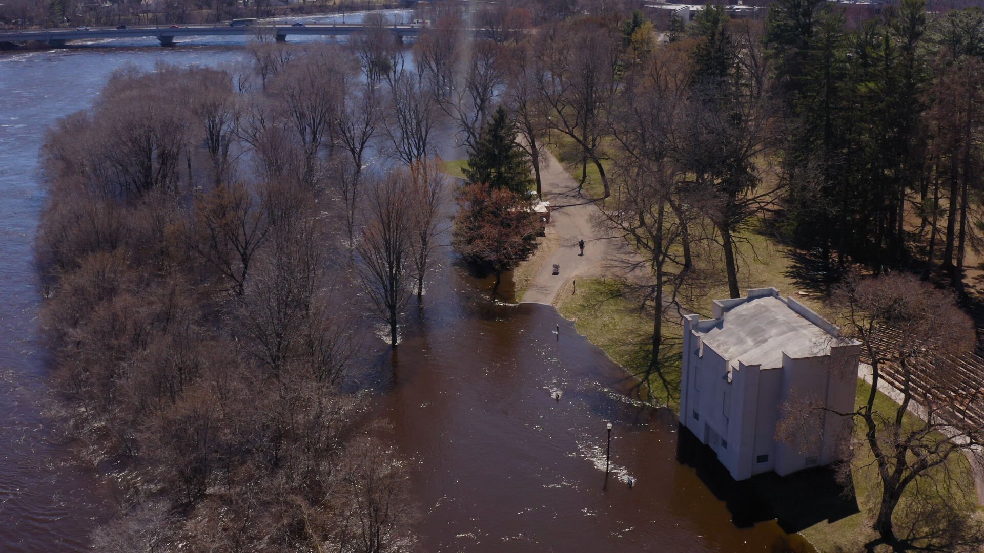 Slideshow Chippewa River floods into Eau Claire Chippewa Falls