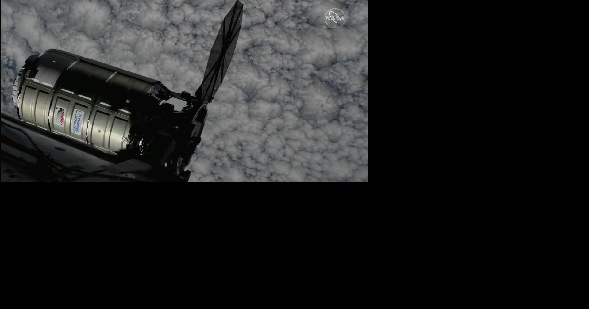 Cargo spacecraft docks with ISS after solar panel fails to deploy | News |  wrex.com