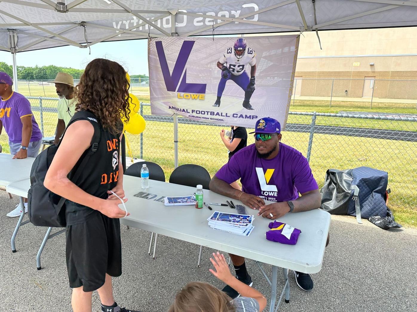Auburn grad, Minnesota Viking Vederian Lowe holds first ever youth camp in  Rockford, Top Stories