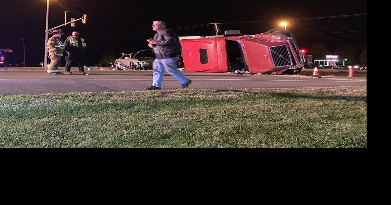 Semi crashes into multiple vehicles in Roscoe, causing traffic to be ...