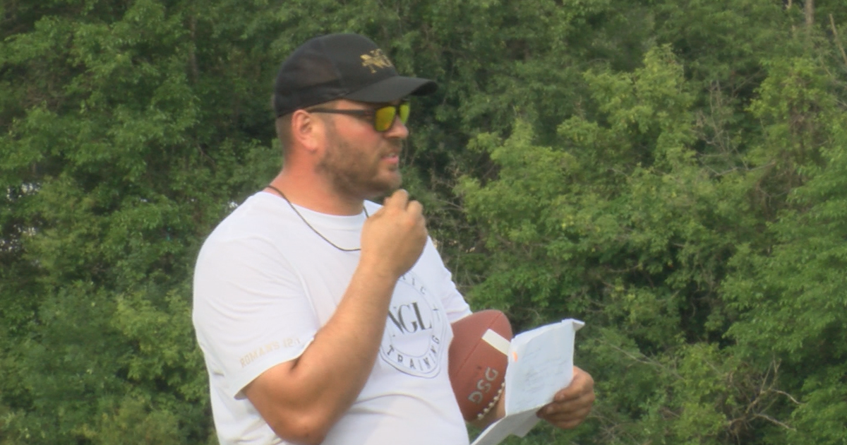 Former Wisconsin Badger, Peter Konz, Brings Football Camp Back to Rockton