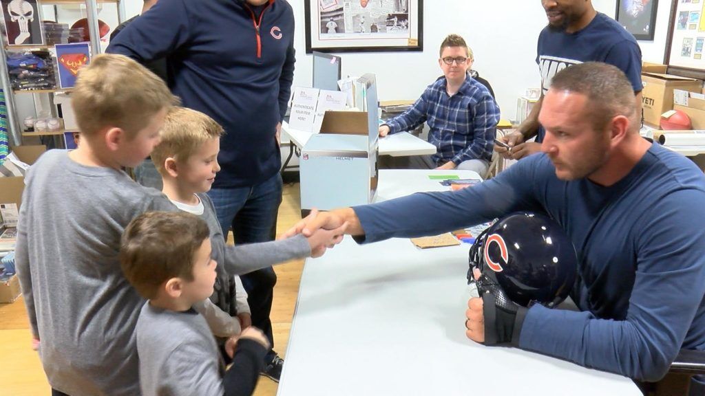 Brian Urlacher Visits Rockford for Autograph Session, Sports