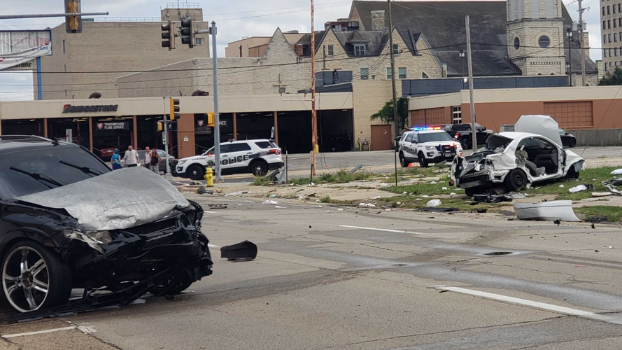 Three ambulance response for auto accident in Rockford | News | wrex.com