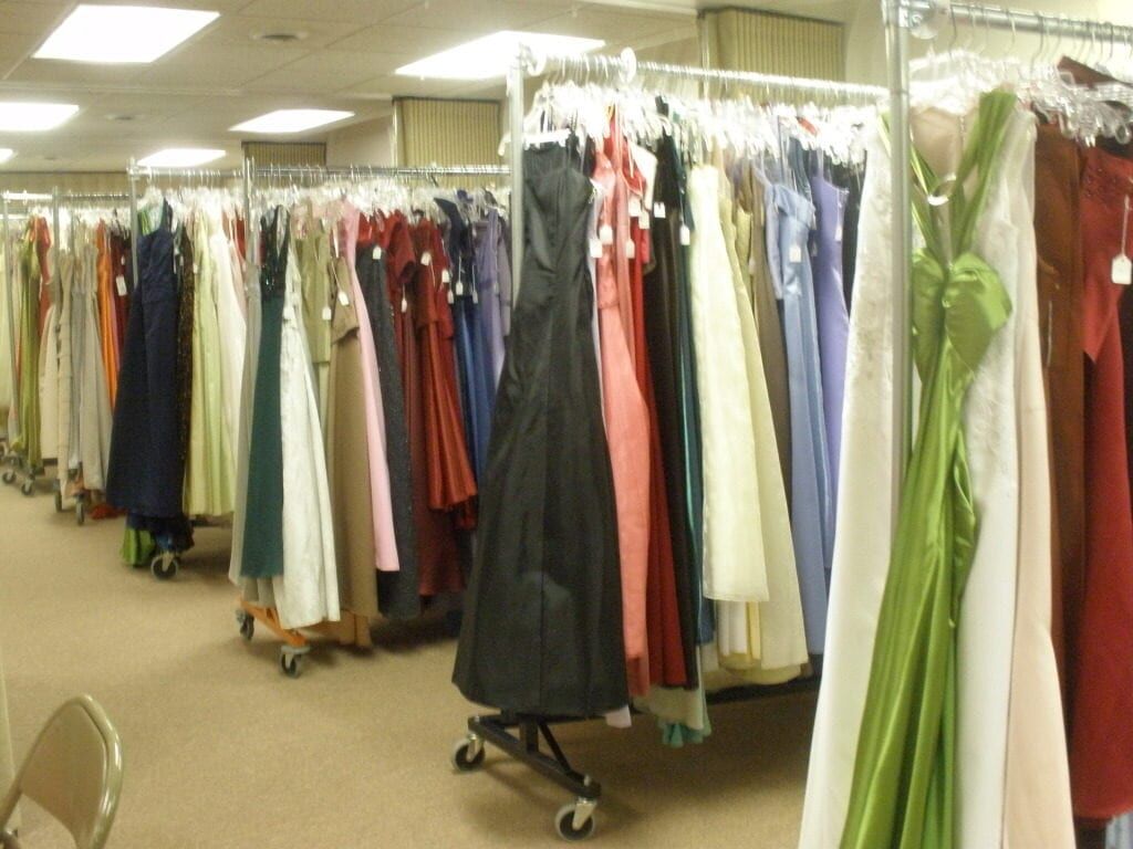 Becca's Closet to provide free homecoming dresses for Rockford area |  Archive | wrex.com