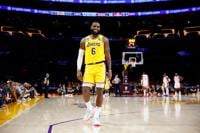 James scores 48 as Lakers end losing streak against Houston