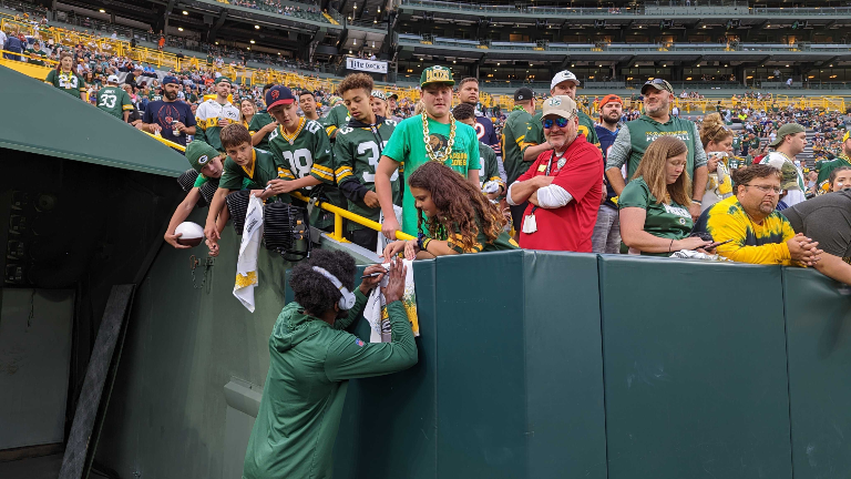 Radicals, Wisconsin College All-Stars To Scrimmage At Halftime Of Packers-Texans  Game In Lambeau - Livewire - Ultiworld