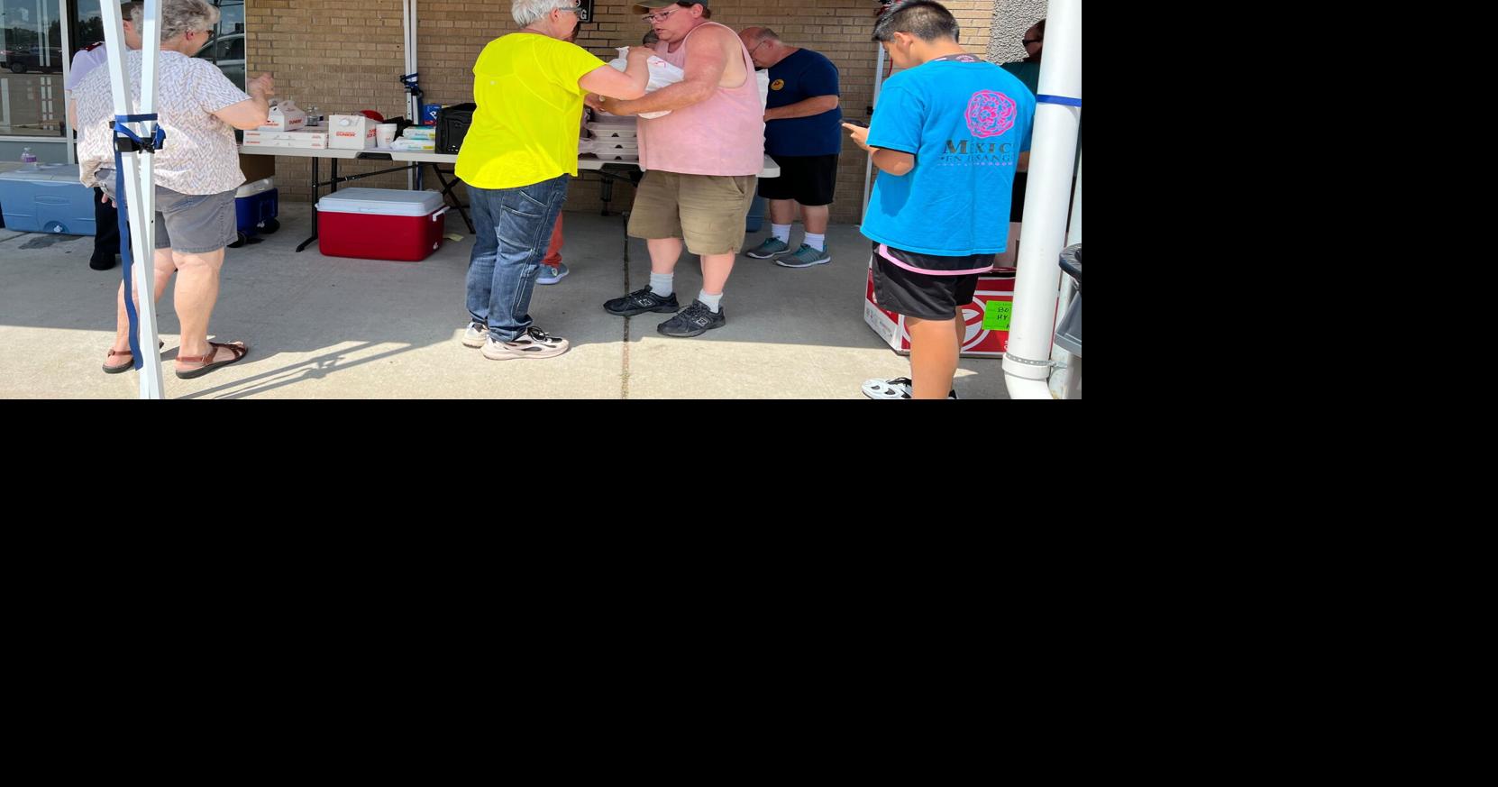 Community members step in to help their neighbors following EF2