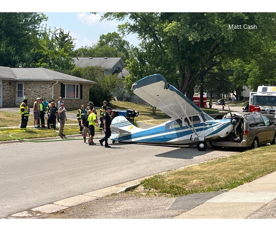 Small plane crashes into back of minivan in Waunakee Wisconsin