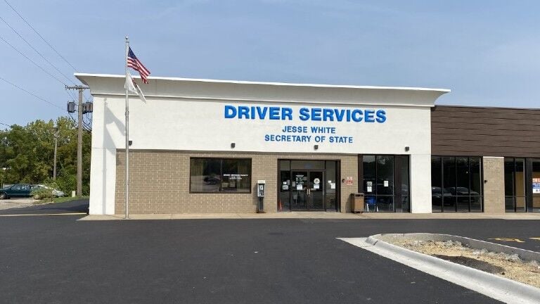 what are the hours of the dmv in rockford il