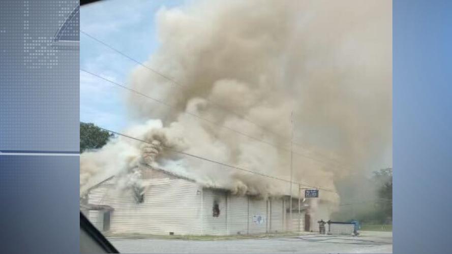 Fire breaks out at Hey Carl's Bar in Franklin County Illinois
