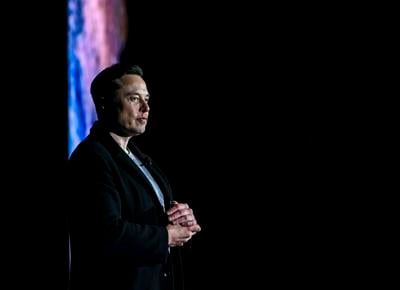 Elon Musk says he will begin restoring previously banned Twitter accounts next week