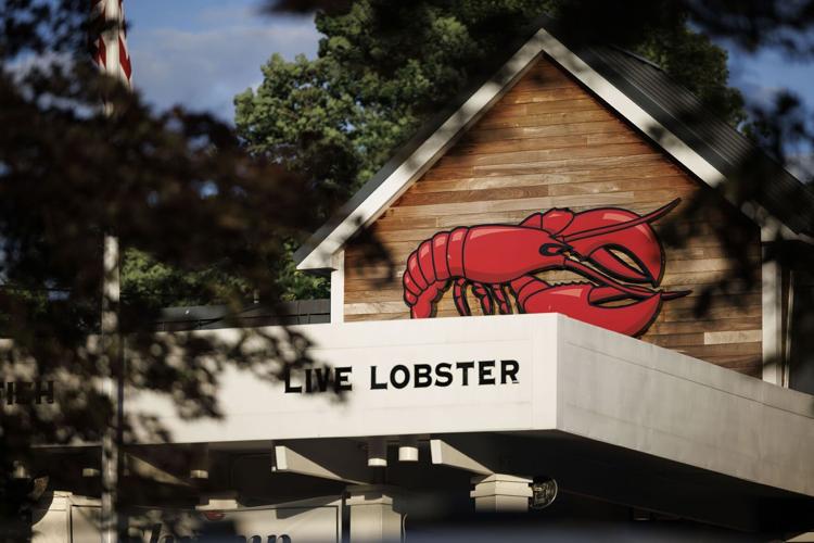 Red Lobster and TGI Fridays are closing. Here鈥檚 what鈥檚 moving in