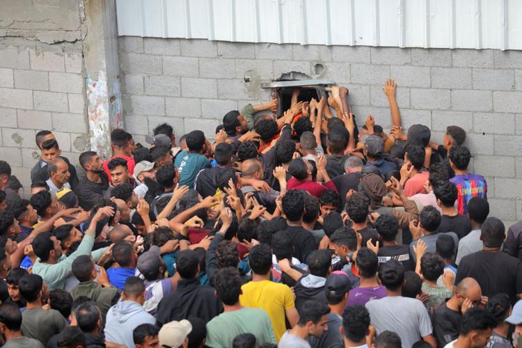 In Gaza, limited food aid meets desperate crowds and looting