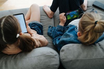 Kids' average daily screen use increased by more than an hour and twenty minutes during the pandemic, analysis finds