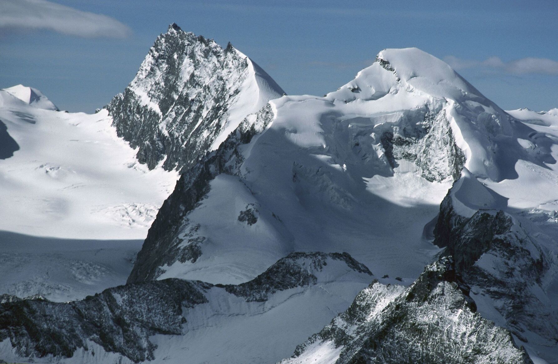 Five skiers found dead near Swiss mountain