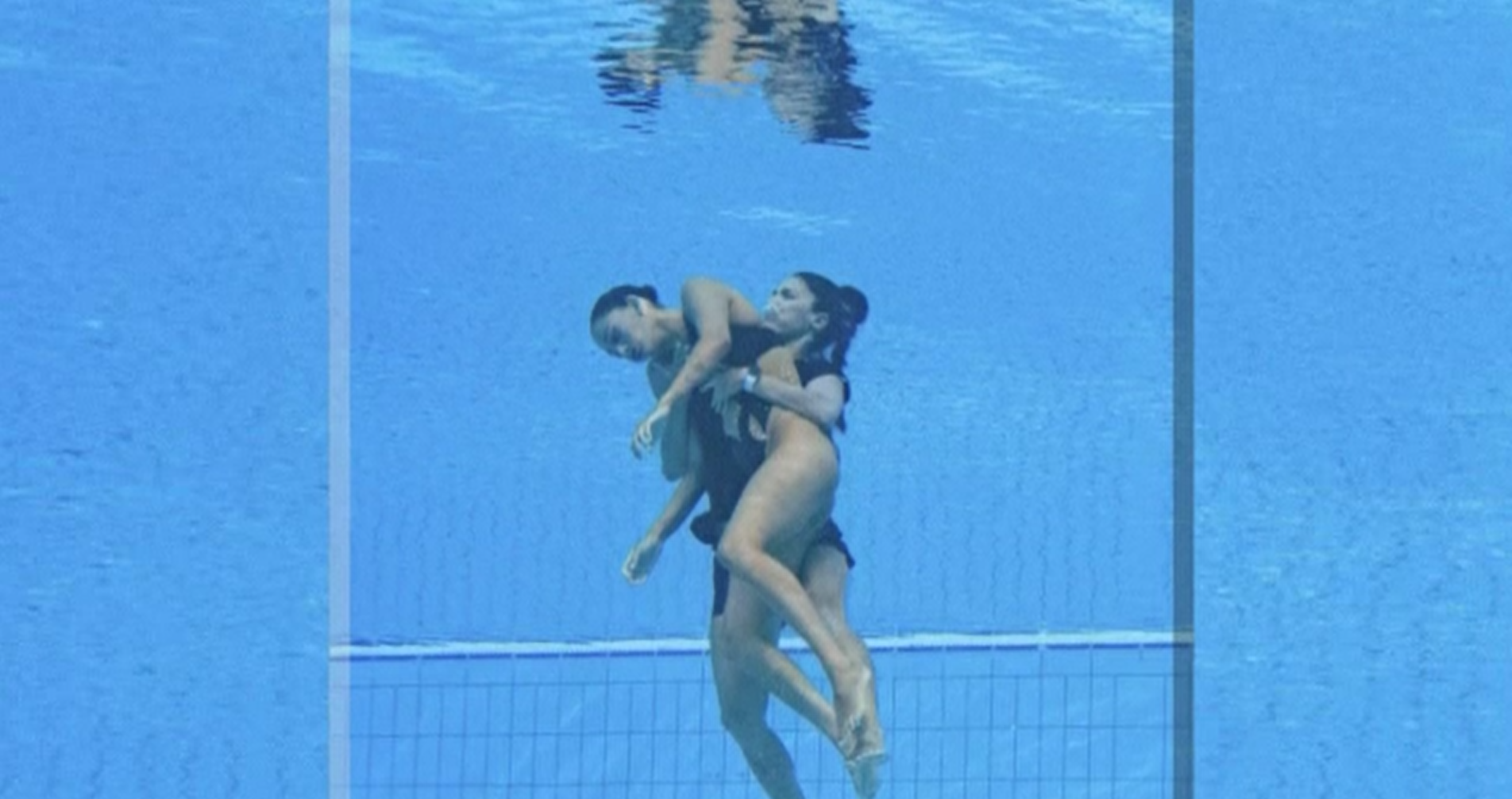 Coach dives into pool to rescue American swimmer Anita Alvarez at World Championships News wsiltv