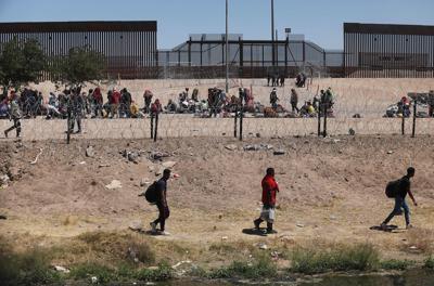 Migrants living on the streets of El Paso are urged to turn themselves in to immigration authorities as expiration of Title 42 looms