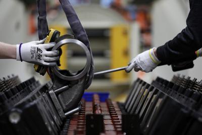US economy contracts again, fueling recession fears