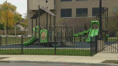 Police issue alert after 2 attempted child lurings on same block in Chicago