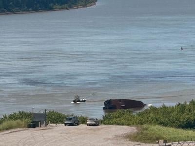 Boat capsized at Olmstead Lock & Dam