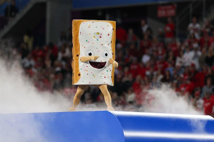 A Cheez-It trolled a Pop-Tart, and college football bowl season may never be the same