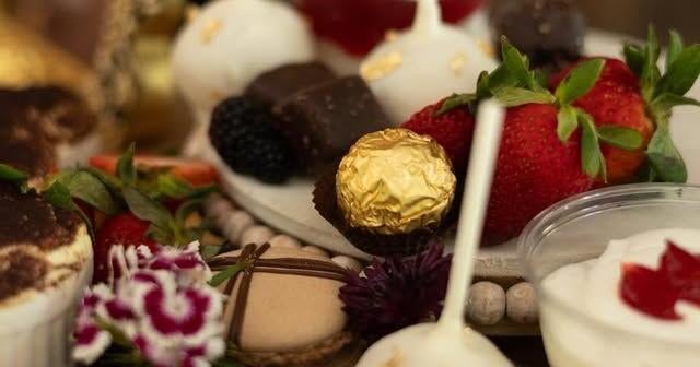 Love in Full Bloom: Sweet Heart Social Serves Up Flowers, Photos & Valentine Fun