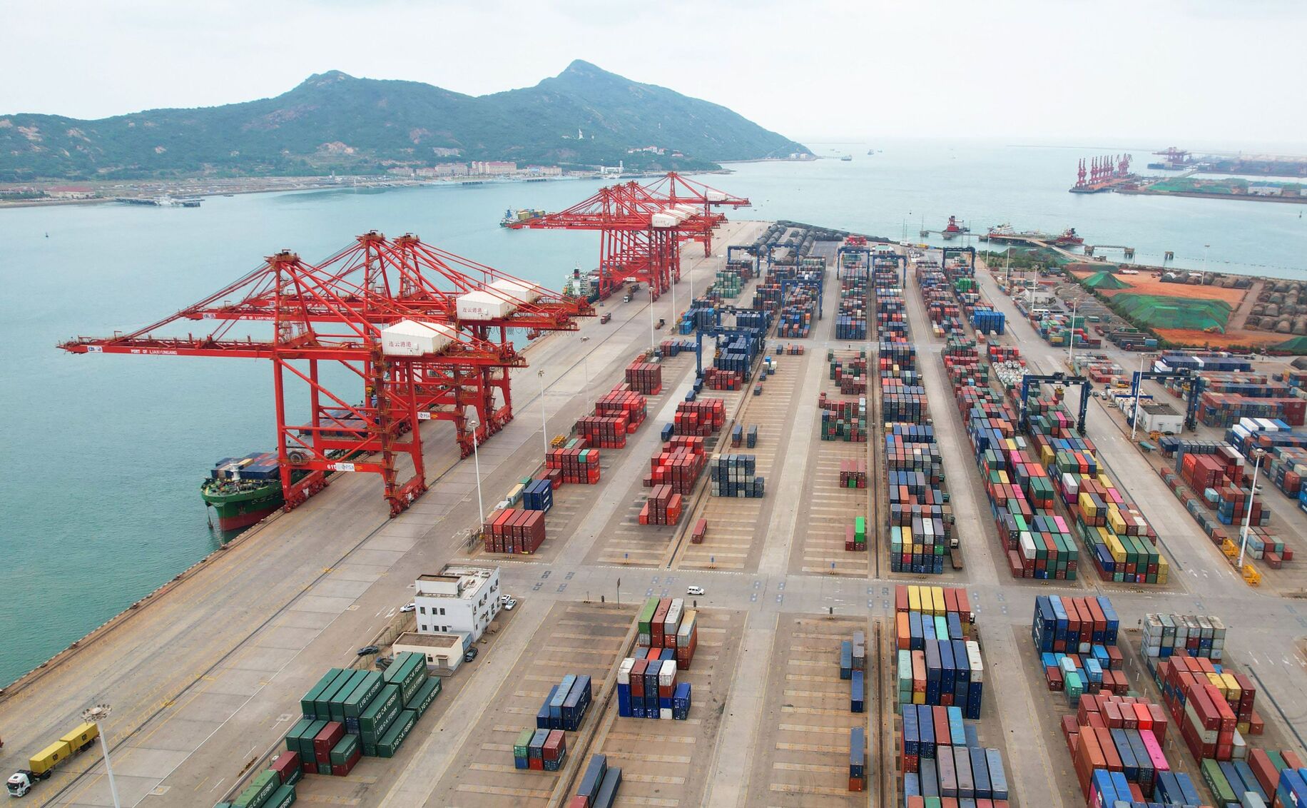 Trump threatens China: More tariffs are coming on Feb. 1
