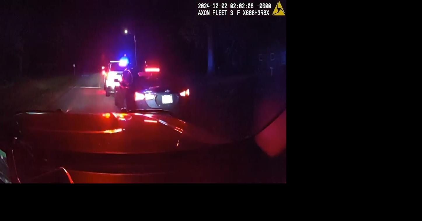 Dashcam video shows deputies rescue pregnant woman in runaway car