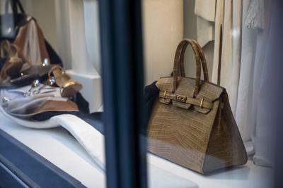 Birkin bags are too hard to buy, shoppers allege in antitrust lawsuit