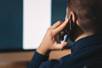 FCC votes to ban scam robocalls that use AI-generated voices
