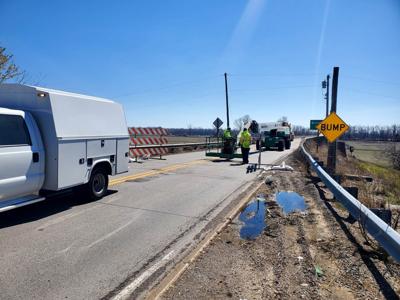 IDOT workers conducting routine maintenance check on Cairo bridge over Mississippi Bridge 1