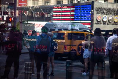 Americans lost half a trillion dollars in wealth in early 2022