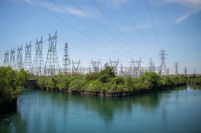Canadian official threatens to cut off energy to the United States