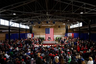Trump returns to Iowa as caucuses draw closer