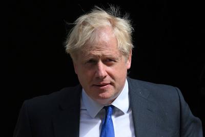 What happens when a British Prime Minister resigns?