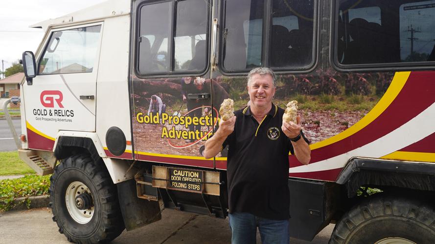 Amateur gold digger finds huge nugget worth $160,000 in Australia