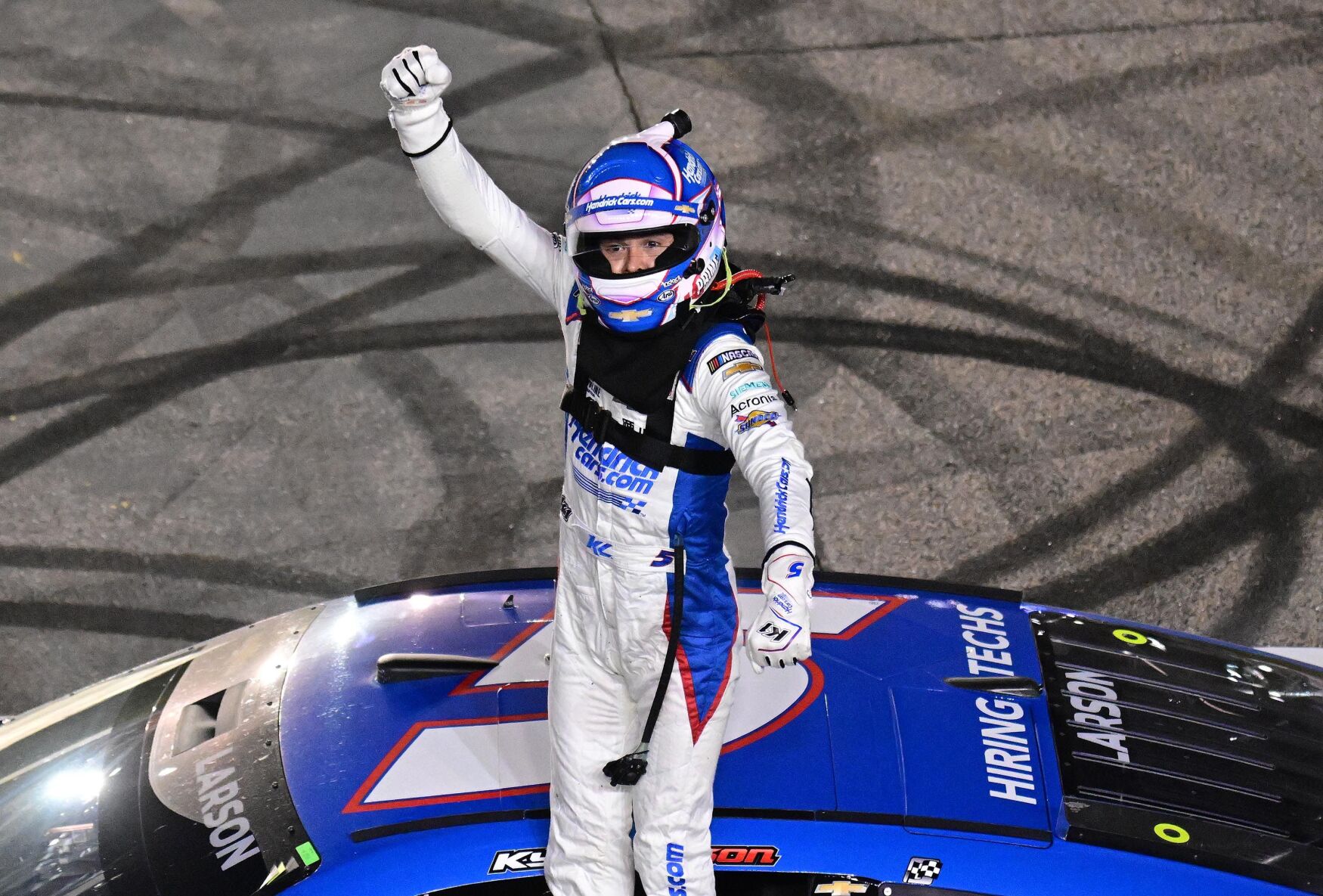 Kyle Larson wins by 0.001 seconds in closest finish in NASCAR Cup Series history
