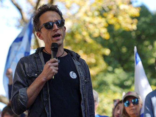 Columbia University temporarily bans pro-Israel professor Shai Davidai after October 7 protest