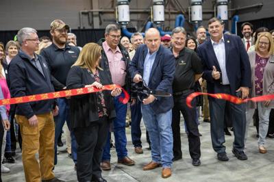 Southern Illinois Manufacturing Academy ribbon cutting