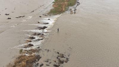 Levee overtopping