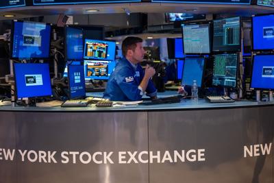 S&P 500 notches eighth straight win as US markets close mixed