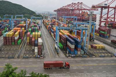 Global economy on track for worst decade since 1960s, World Bank warns