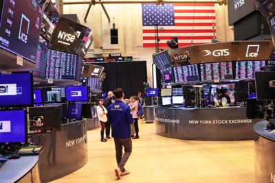 Dow falls nearly 1,000 points on rate hike fears and poor earnings from Verizon