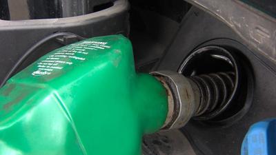 Gas Pump (CLOSE UP)