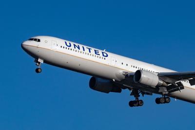 Emergency evacuation slide from United flight falls into neighborhood near Chicago O’Hare International Airport