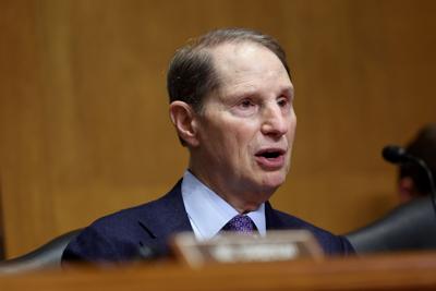 Foreign governments may be spying on your smartphone notifications, senator says
