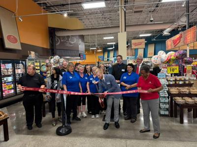 Kroger ribbon cutting