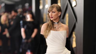 Taylor Swift threatens legal action against Florida student who tracks her jet